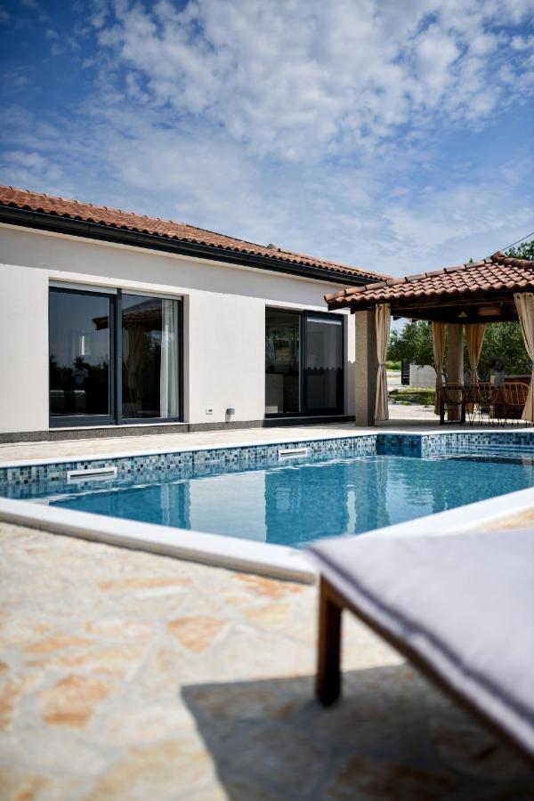 Wonderful Holiday House Bruno With Heated Pool Zadar Luaran gambar